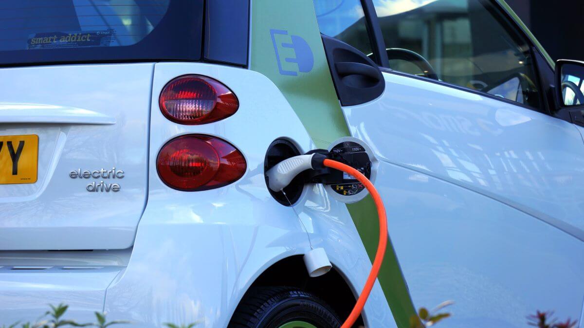 The Environmental Pros And Cons Of Electric Cars