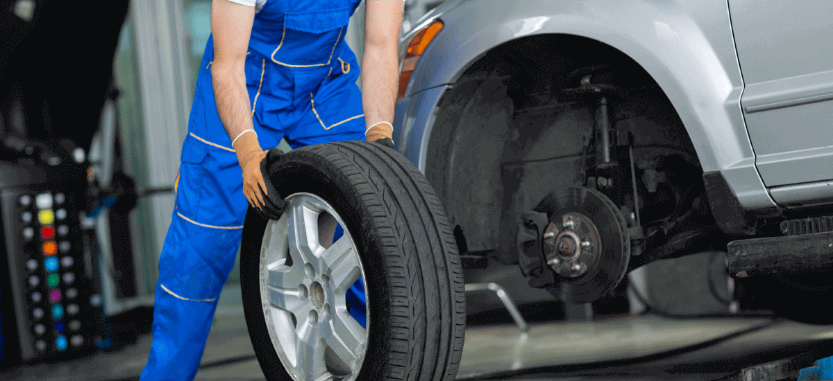 Step-By-Step Guide On How To Change A Car Tyre - Expert Tips